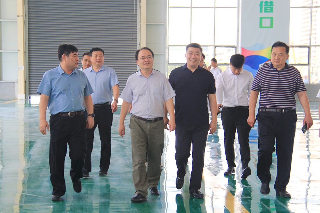 中華工商時報副社長陳建輝、鄉(xiāng)村振興研究院院長宋大磊、中國民營文化產(chǎn)業(yè)商會秘書處秘書蔣恩來等蒞臨豪家管
