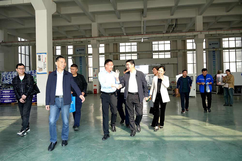 市科技局黨組書記、局長(zhǎng)徐云飛，黨組成員、副局長(zhǎng)王顯林等一行蒞臨豪家集團(tuán)考察調(diào)研